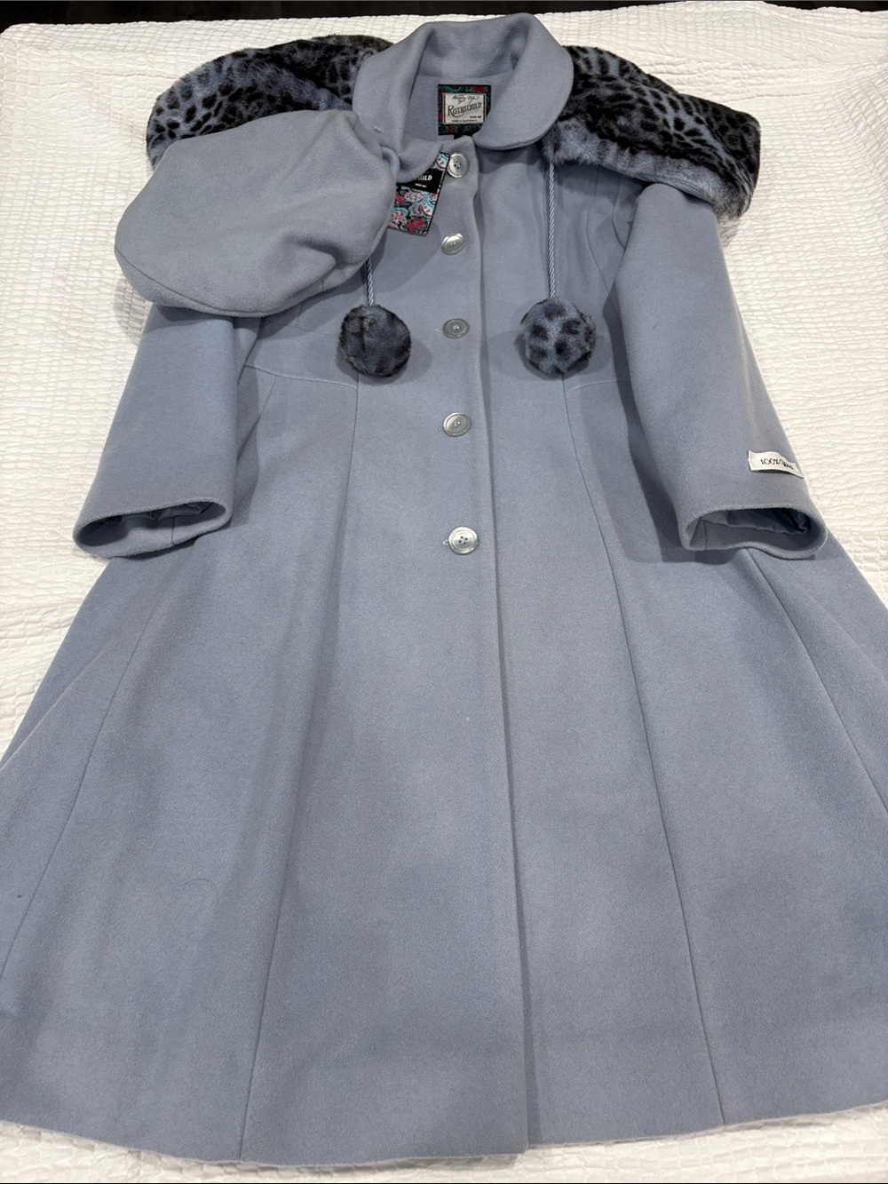 Rothschild Vintage Kids Light Blue 100% Wool Coat with Faux Fur Trim
Size 12.